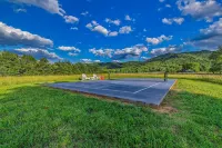 10BR Estate / Dome Pool / Pickleball / Sauna / Theater / Arcade / Sleeps 33