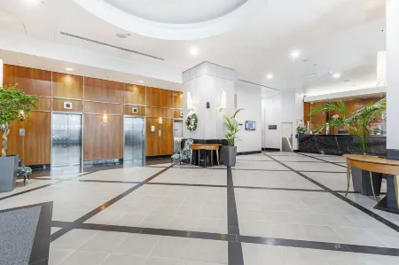 Chic Central Apt with Gym and Pool by Zodiak Stays Отели рядом с достопримечательностью «Девонпорт Музеум»