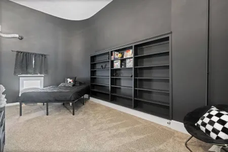 Spacious Luxury Black Downtown Apartment - Minutes from WEC!