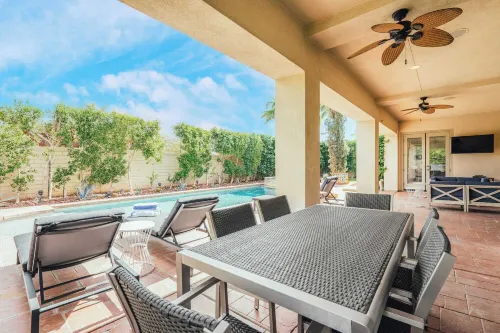 Casa del Sol by AvantStay Backyard Oasis Pool Hot Tub Outdoor Dining Area