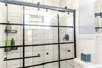 Charming 2-bedroom house with everything you need in the heart of West Allis Hotels in West Allis