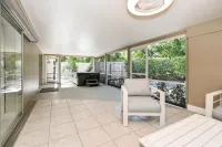 PROMO 5% WEKKLY/10% MONTHLY DISC.Renovated Tropical Paradise Home with Hot Tub