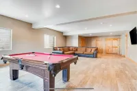Big 6,700 sqft Bear Lake Vacation Home blocks from Marina, private hot tub!