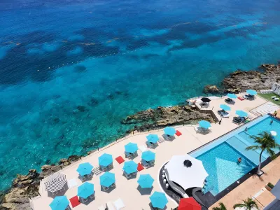 Coral Princess Hotel & Dive Resort Hotels near Chen Tuk Park