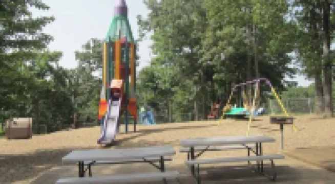 Woodsy Cabin Perfect for a Couple or a Group!