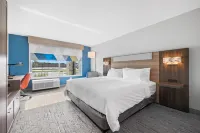 Holiday Inn Express & Suites MARINETTE by IHG