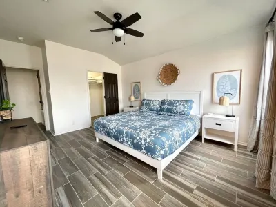 Home 7 Min to Lackland AFB & Close to SeaWorld Hotels near USAF Airman Heritage Training Complex, JBSA-Lackland, TX