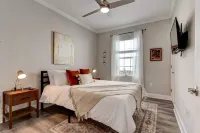 Charming Getaway with Chef's Kitchen and Breezy Greenway Access - Serene Retreat