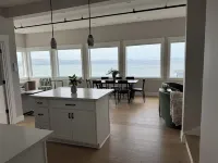 Pier 11-VISTA….2nd Story Apartment with Panoramic views of the Columbia River!