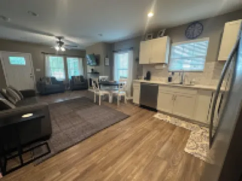 Cozy, Quiet & Private 3 BR Home! 15 Min to CLT Airport! 貝爾蒙特酒店