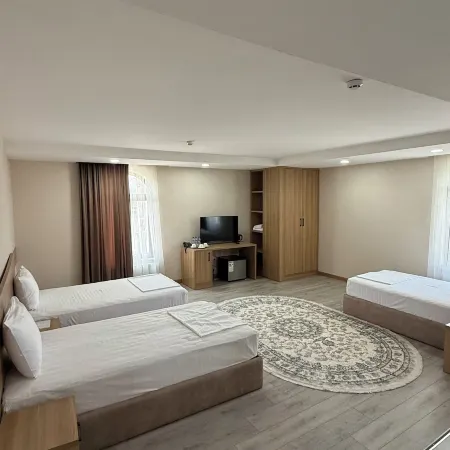 Saroy Gardens Hotel