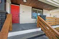 Modern Kitchen and Office Workspace - Stunning Spacious Retreat