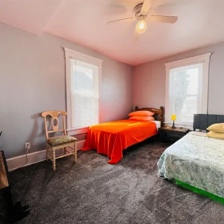 Spacious 4-bedroom house with AC, WiFi in  Mansfield Отели в г. Мансфилд