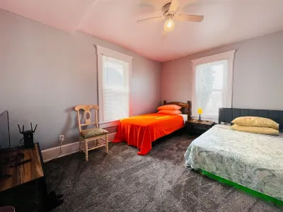 Spacious 4-bedroom house with AC, WiFi in  Mansfield Hotels in der Nähe von Kingwood Center Gardens