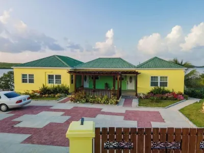 SeaClusive Antigua-Barbuda @ Seatons: Unit B Hoteles en 