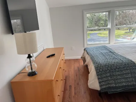 Charming 2-bedroom second floor of a barn in wonderful Princeton with WiFi, AC,