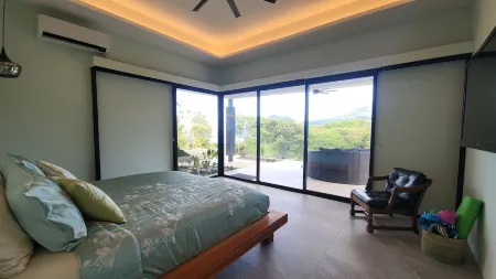Spacious 5-bedroom ocean view villa in Dominicalito