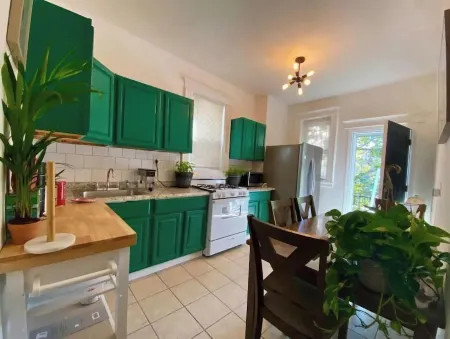 Lavish, photoshoot ready 3-bedroom home w/ patio. Отели рядом с достопримечательностью «Зоопарк Бронкса»