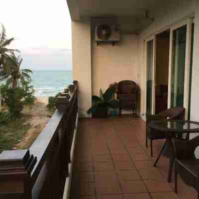 Beautiful 1-BD SeaView Condo - fully furnished with large bedroom & 2 bathrooms Others