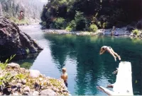 A Beautiful Vacation Awaits You on the Emerald Smith River! - Hytter