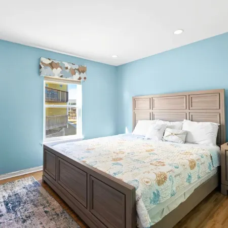 The Endless Wave: Oceanfront Condo, Sunrise View, Pool, 1-mile to Dining & Pier