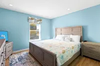 The Endless Wave: Oceanfront Condo, Sunrise View, Pool, 1-mile to Dining & Pier