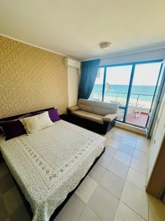 Beachfront Elegance Estate Отели рядом с достопримечательностью «Аквапарк "Экшн"»