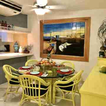 Three Bedroom Beachfront Villa Dining/Meeting Rooms