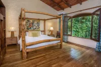 Spacious Villa, 3 Pools, Rooftop Sundeck, Ocean Views, Chef Included