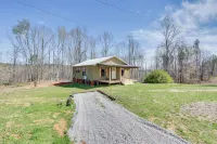 Cozy Mississippi Cabin w/ Covered Porch & Grill! - 3 tähden