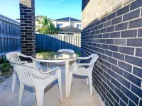 Family And Remote Work Friendly-Only 4 Minutes from The Pacific Werribee Hotels in Werribee