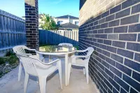 Family And Remote Work Friendly-Only 4 Minutes from The Pacific Werribee Hotels in Werribee