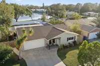 Heated Salt Pool & Hot Tub: 4mi to Beach!Great Family Friendly Vacation