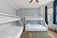 Stunning Skyline Views and Free Parking Spot - Gorgeous Urban Haven