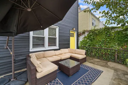 Stunning Skyline Views and Free Parking Spot - Gorgeous Urban Haven