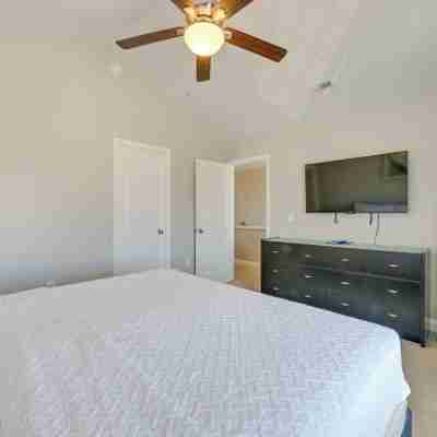 6 Mi to PNC Music Pavilion: Concord Townhome Rooms