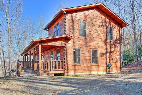 Wheelchair-Accessible Murphy Cabin w/ Fire Pit! - 3-Star