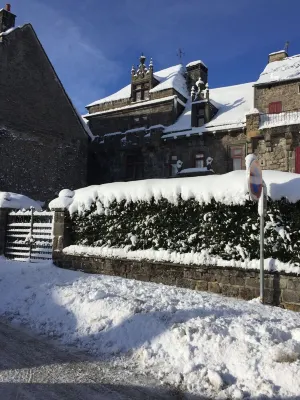 Le Pavillon de Louis Gîte de Charme  Gîtes de France Hotels in Murol