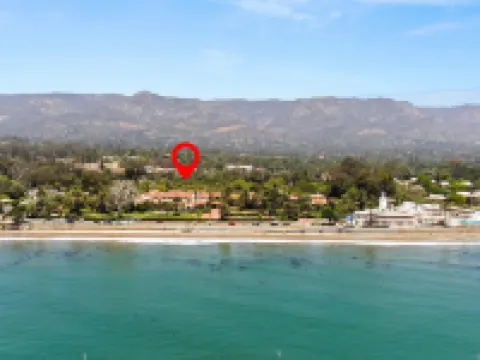 Montecito Beach House w/Hot Tub & Cold Plunge - Walk to Beach and Restaraunts Hotels in Montecito