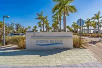 Sarasota 4-bedroom spacious with pool fast WiFi