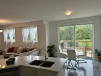 The Angus Nest: Master Suite with Jacuzzi, fireplace —perfect for a retreat. Hotels in Angus