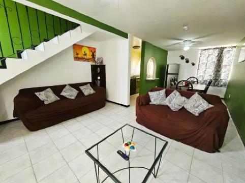 Casa Novedosa Recién Remodelada, Céntrica