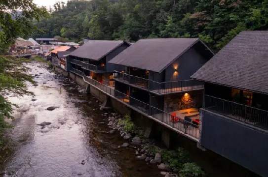 Historic Rocky Waters Inn, A Small Luxury Hotel