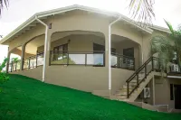 Pristine Modern 2-Bedroom Villa with Beautiful Outdoor Entertainment Area Hotel di 