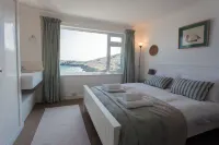 Cosy Coverack Accommodation with Panoramic Sea Views
