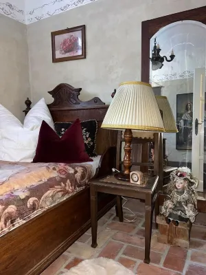 Sleep like grandma... Antique farm Friebe Hotels in Zschepplin