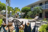 East Haven Tropical Escape. Off Atlantic Ave!!