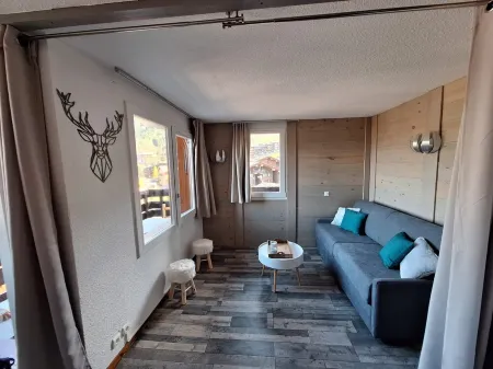 south-east apartment with superb corner balcony and separate entrance! Отели в г. Лез Аванше-Вальморель