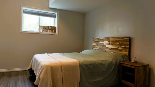 Thunder Bay Retreat, beautiful property with trails. Close to all anemnities.