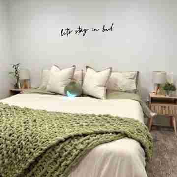 Cozy 1-bedroom apartment in fantastic Denver with WiFi, AC, Laundry and more! Rooms